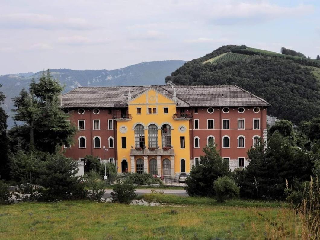 Hotel Stella Alpina Spiazzi Di Caprino Ngoại thất bức ảnh